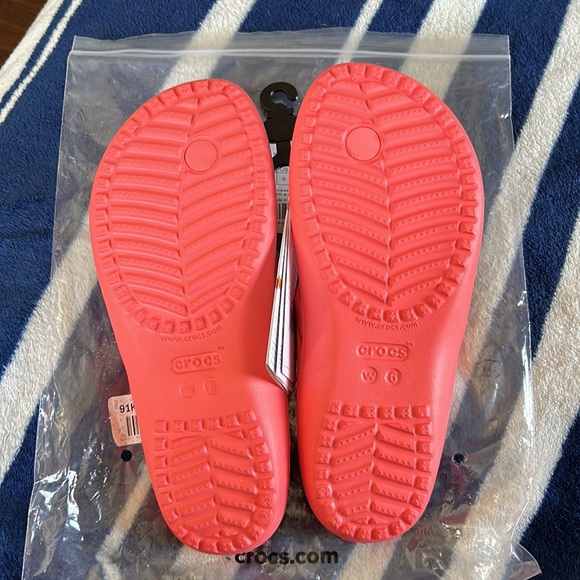 Crocs Women’s Sandals Sz 6 New w/tags - Picture 2 of 2